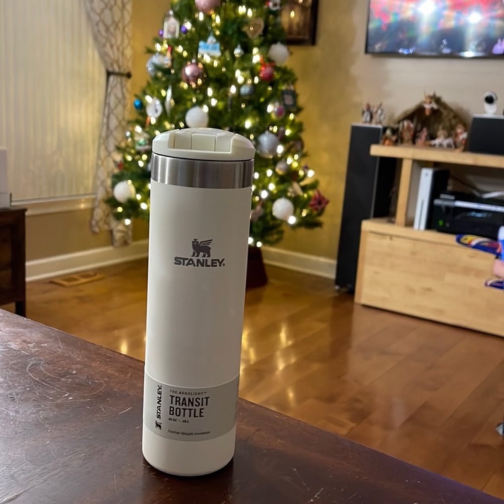 Stanley 20 oz Stainless Steel AeroLite Transit Bottle - New with Tag